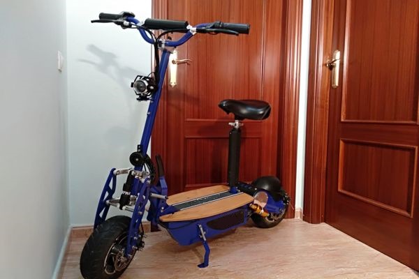 Patinete electrico con asiento: normativa y consejos